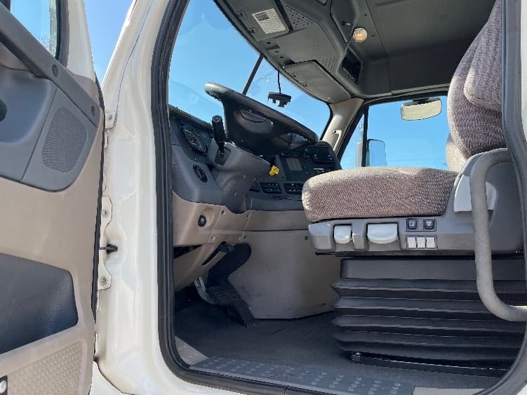 2019 Freightliner Cascadia in Tampa, FL — photo 9