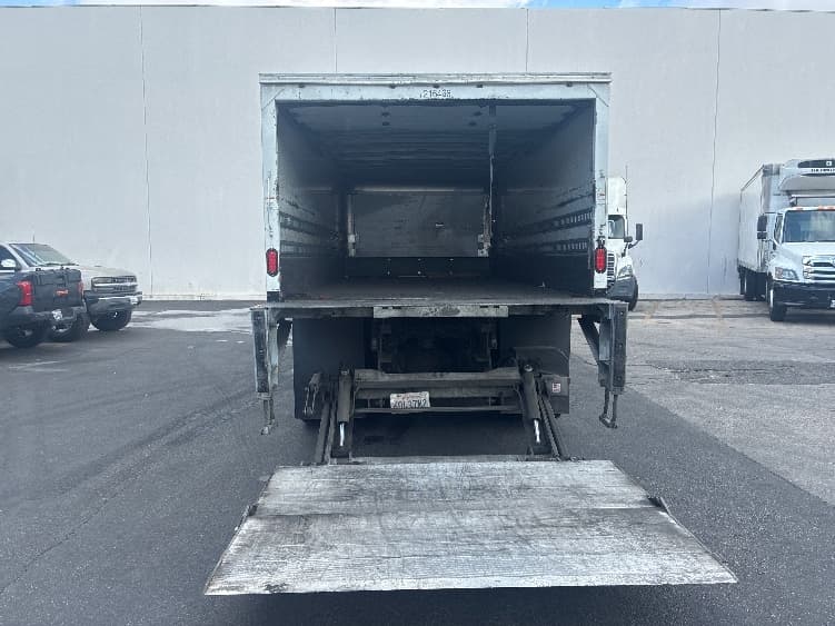 2019 Freightliner M2 106 in Torrance, CA — photo 9