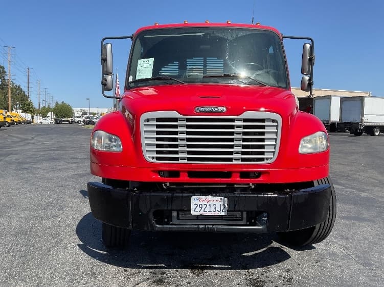 2019 Freightliner M2 106 in Torrance, CA — photo 2
