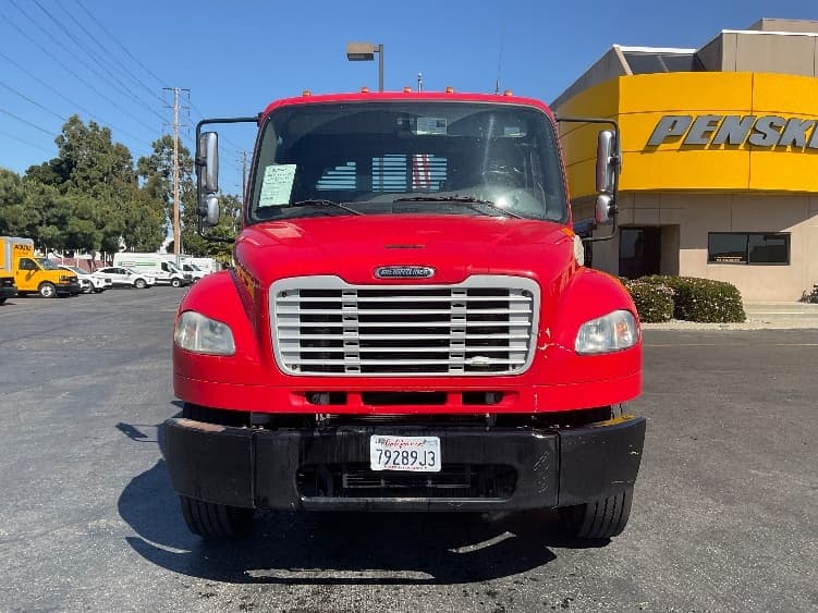 2019 Freightliner M2 106 in Torrance, CA — photo 2