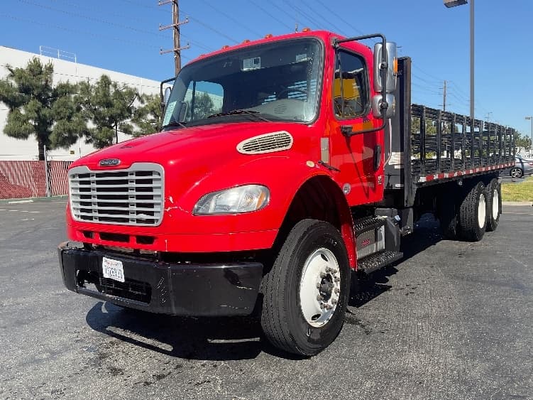 2019 Freightliner M2 106 in Torrance, CA — photo 3