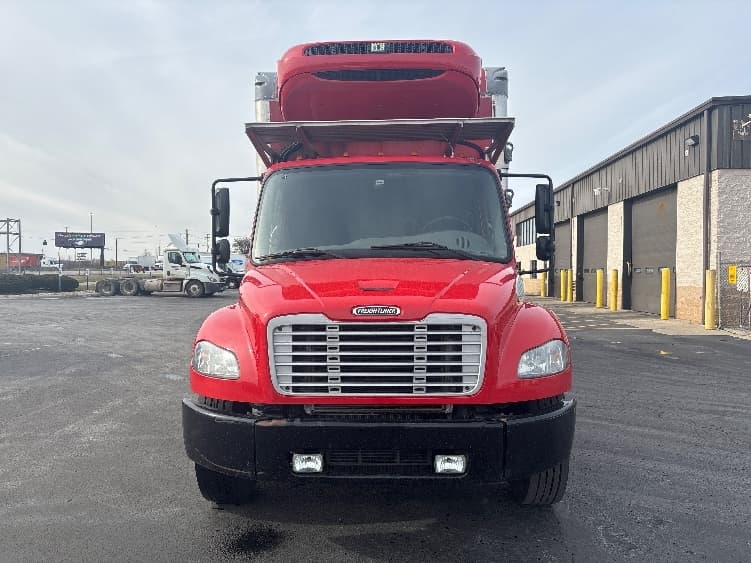 2019 Freightliner M2 106 in Columbus, OH — photo 2