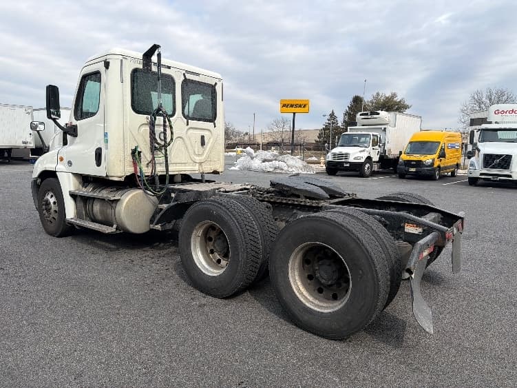 2019 Freightliner Cascadia in Belcamp, MD — photo 5