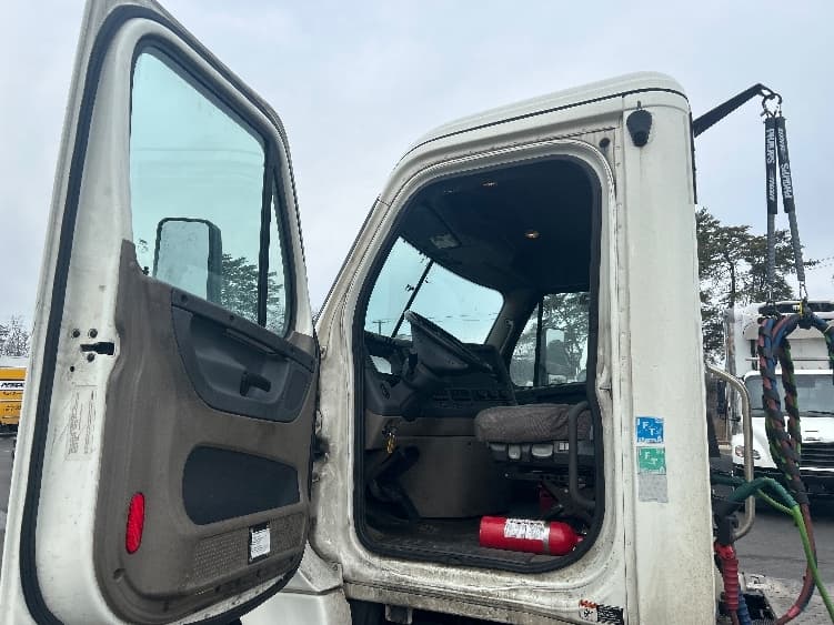 2019 Freightliner Cascadia in Belcamp, MD — photo 8