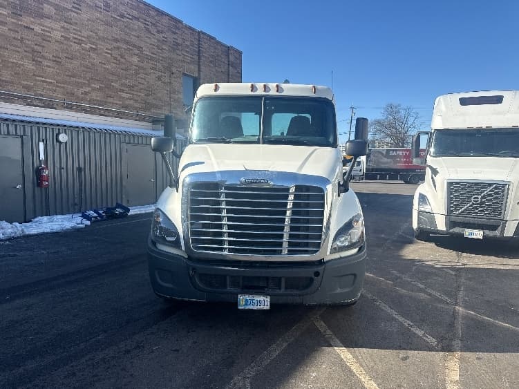 2019 Freightliner Cascadia in Baltimore, MD — photo 2