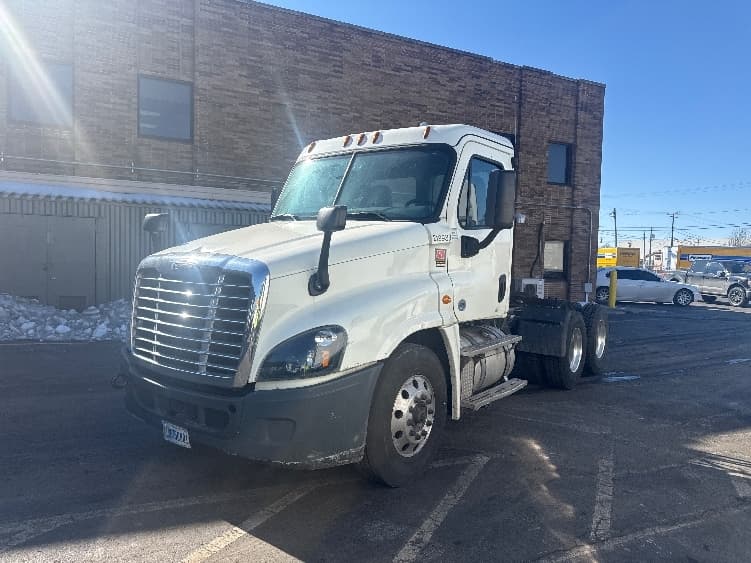 2019 Freightliner Cascadia in Baltimore, MD — photo 3