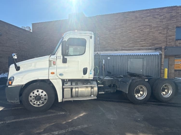 2019 Freightliner Cascadia in Baltimore, MD — photo 4
