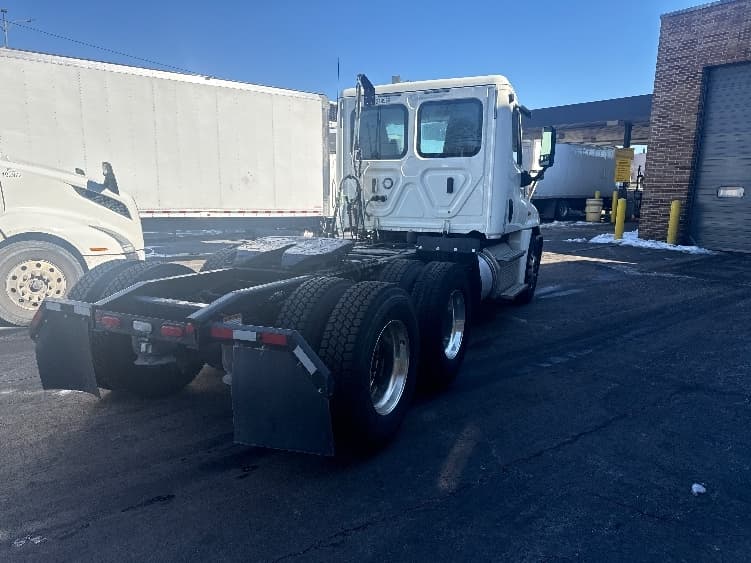 2019 Freightliner Cascadia in Baltimore, MD — photo 7