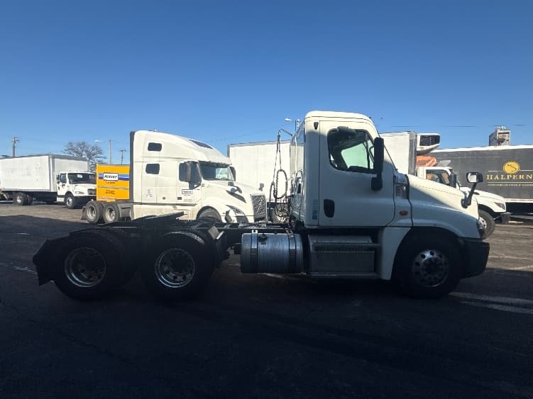 2019 Freightliner Cascadia in Baltimore, MD — photo 8