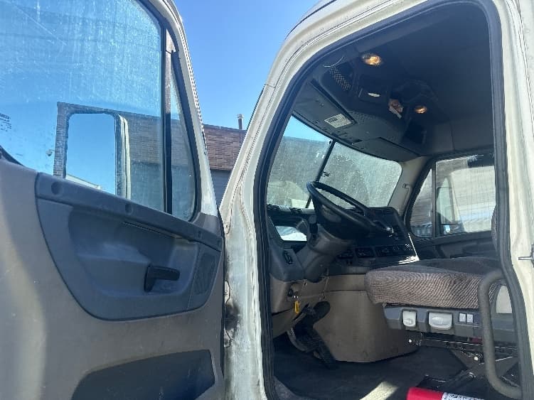 2019 Freightliner Cascadia in Baltimore, MD — photo 9