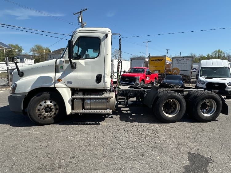 2019 Freightliner Cascadia in Capitol Heights, MD — photo 4