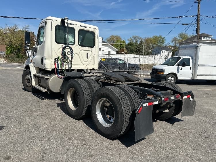 2019 Freightliner Cascadia in Capitol Heights, MD — photo 5