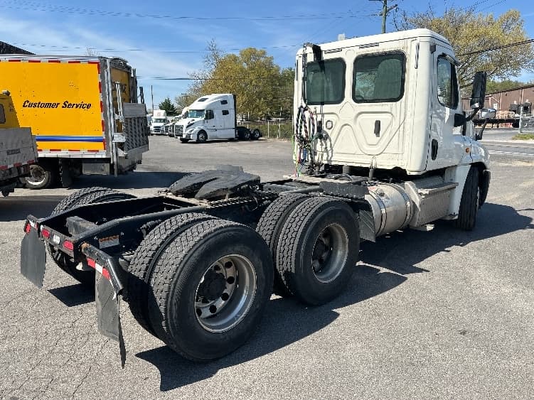 2019 Freightliner Cascadia in Capitol Heights, MD — photo 7