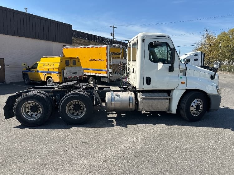 2019 Freightliner Cascadia in Capitol Heights, MD — photo 8
