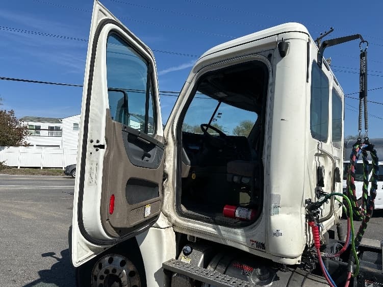 2019 Freightliner Cascadia in Capitol Heights, MD — photo 9
