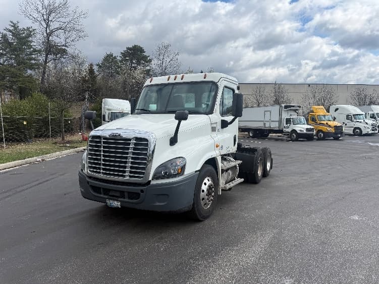 2019 Freightliner Cascadia in Baltimore, MD — photo 3