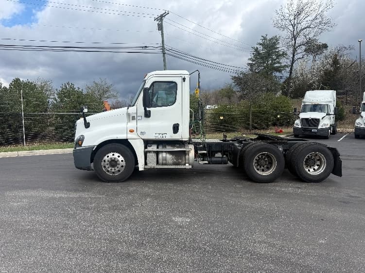 2019 Freightliner Cascadia in Baltimore, MD — photo 4