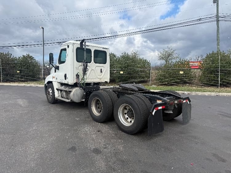 2019 Freightliner Cascadia in Baltimore, MD — photo 5