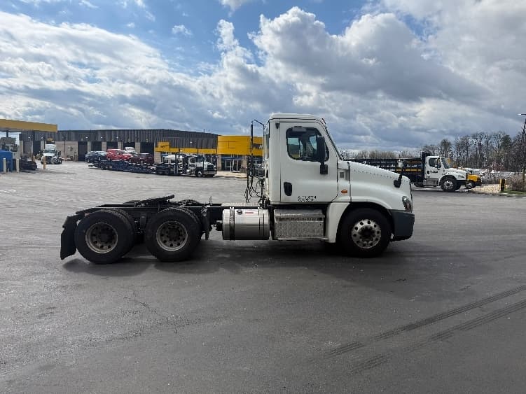 2019 Freightliner Cascadia in Baltimore, MD — photo 8