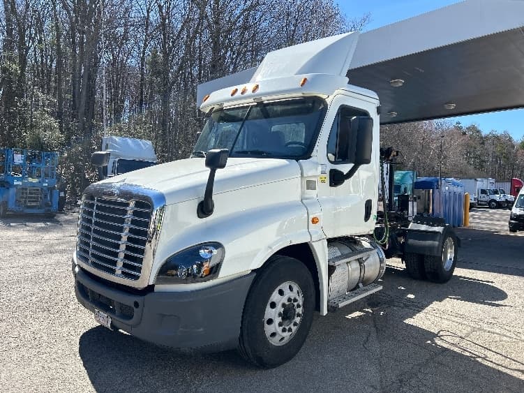 2019 Freightliner Cascadia in Auburn, MA — photo 3