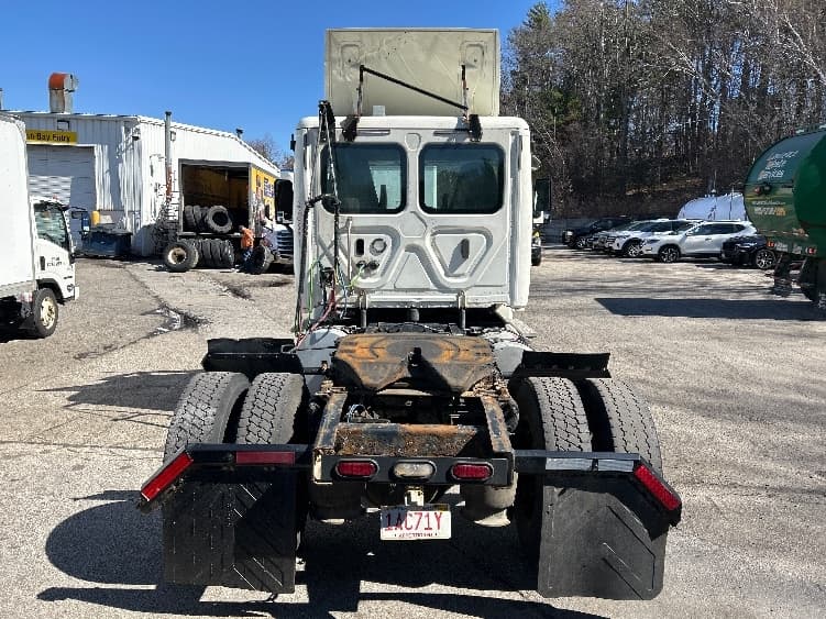 2019 Freightliner Cascadia in Auburn, MA — photo 6