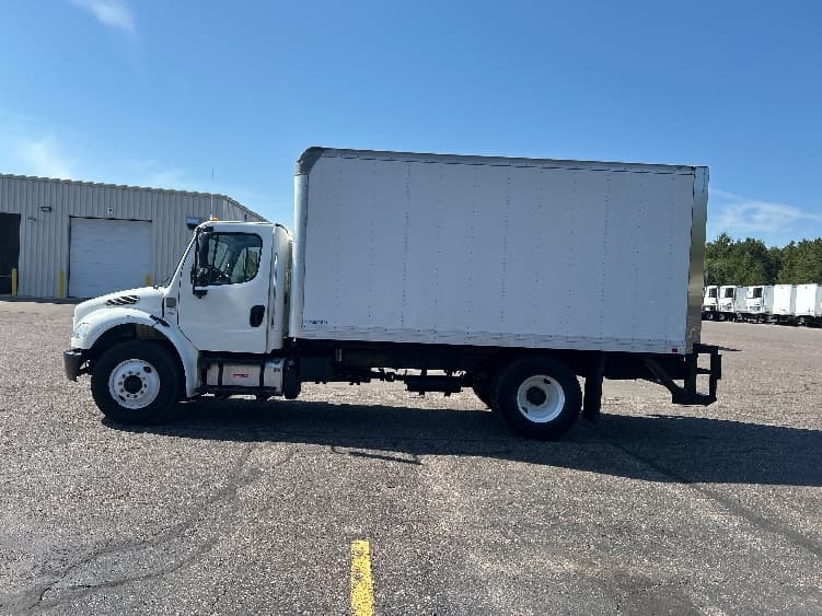 2019 Freightliner M2 106 in Brooklyn Park, MN — photo 4