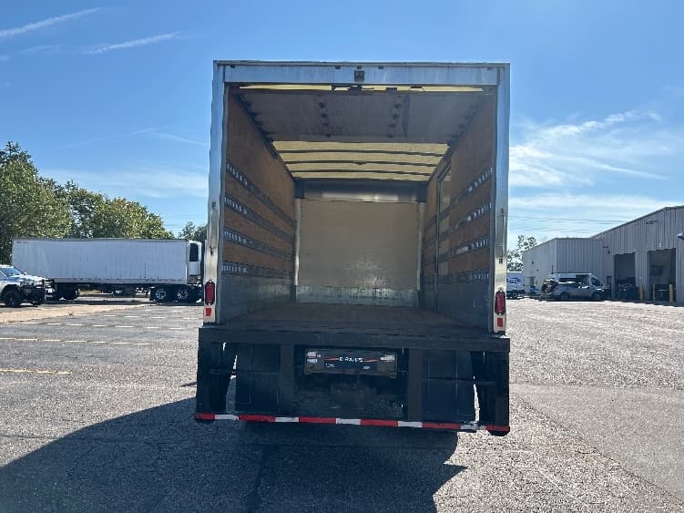 2019 Freightliner M2 106 in Brooklyn Park, MN — photo 8