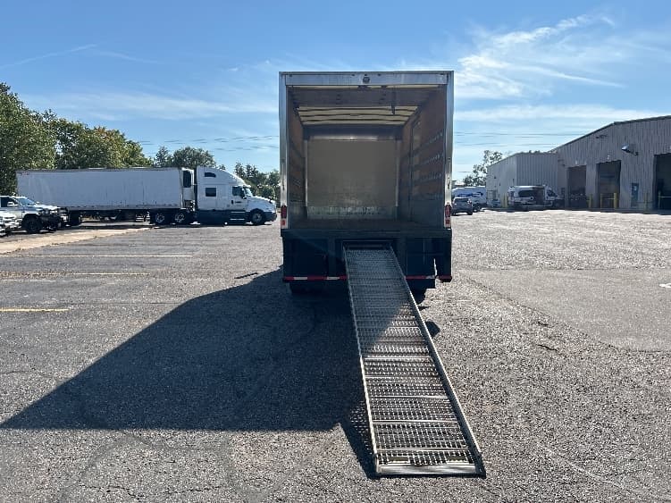 2019 Freightliner M2 106 in Brooklyn Park, MN — photo 9