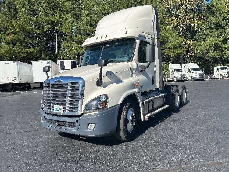 2019 Freightliner Cascadia in Kennesaw, GA — photo 3