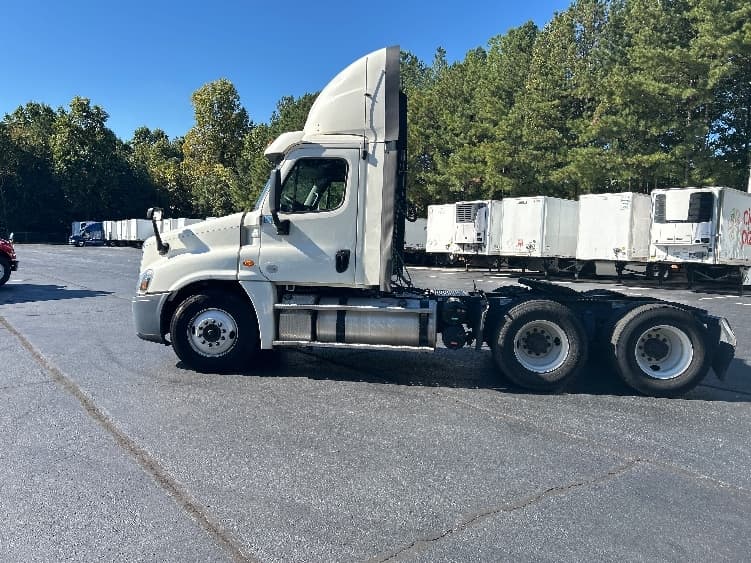 2019 Freightliner Cascadia in Kennesaw, GA — photo 4