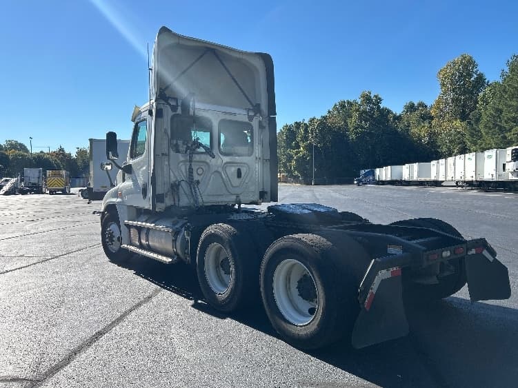 2019 Freightliner Cascadia in Kennesaw, GA — photo 5