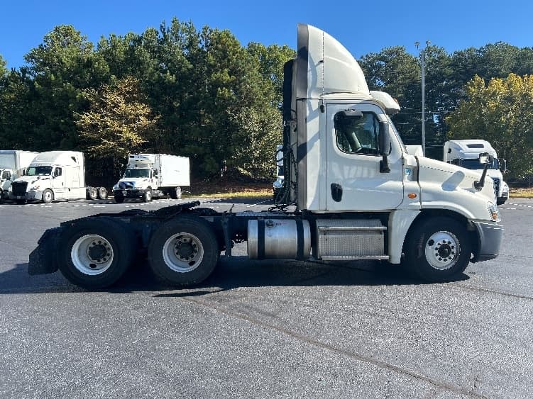 2019 Freightliner Cascadia in Kennesaw, GA — photo 8