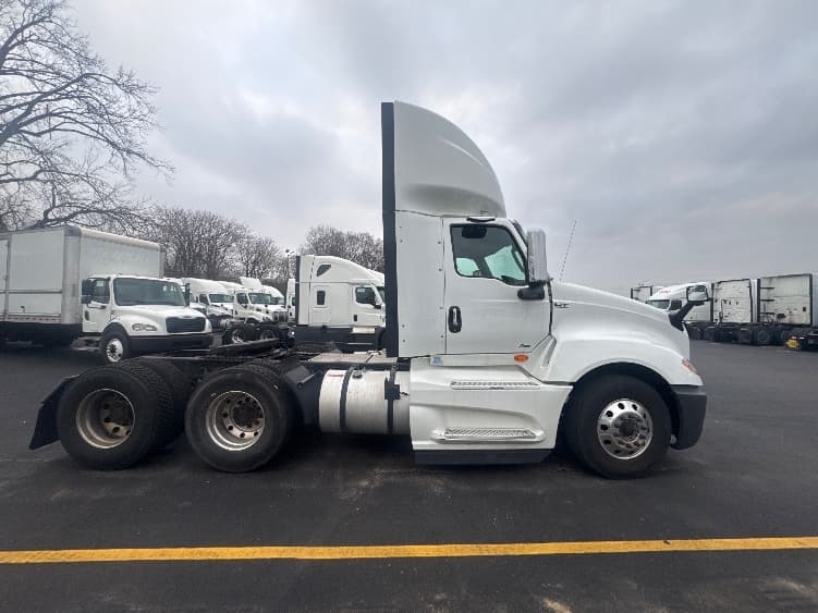 2019 International LT in Indianapolis, IN — photo 8