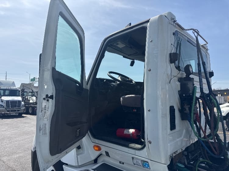2019 International LT in Indianapolis, IN — photo 9
