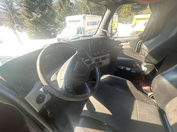 2019 Freightliner Cascadia in Londonderry, NH — photo 10