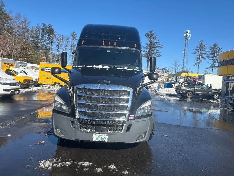 2019 Freightliner Cascadia in Londonderry, NH — photo 2