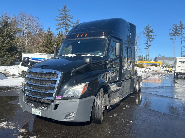 2019 Freightliner Cascadia in Londonderry, NH — photo 3