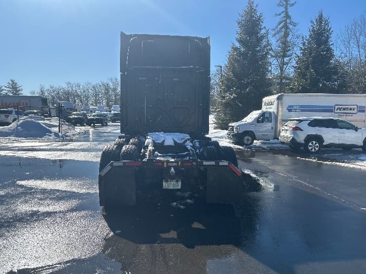 2019 Freightliner Cascadia in Londonderry, NH — photo 6