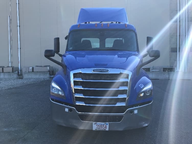 2019 Freightliner Cascadia in Auburn, MA — photo 2