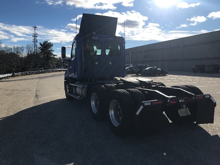 2019 Freightliner Cascadia in Auburn, MA — photo 5