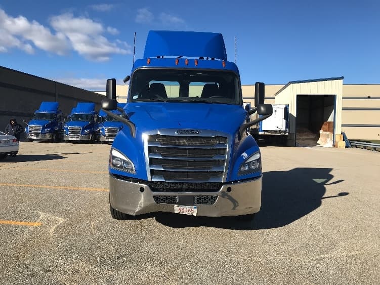 2019 Freightliner Cascadia in Auburn, MA — photo 2