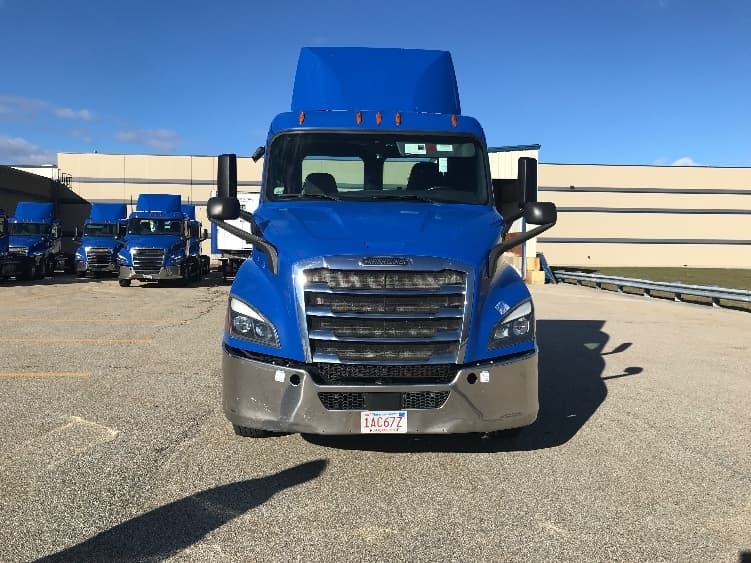 2019 Freightliner Cascadia in Auburn, MA — photo 2