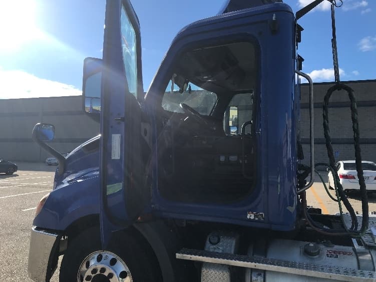 2019 Freightliner Cascadia in Auburn, MA — photo 9