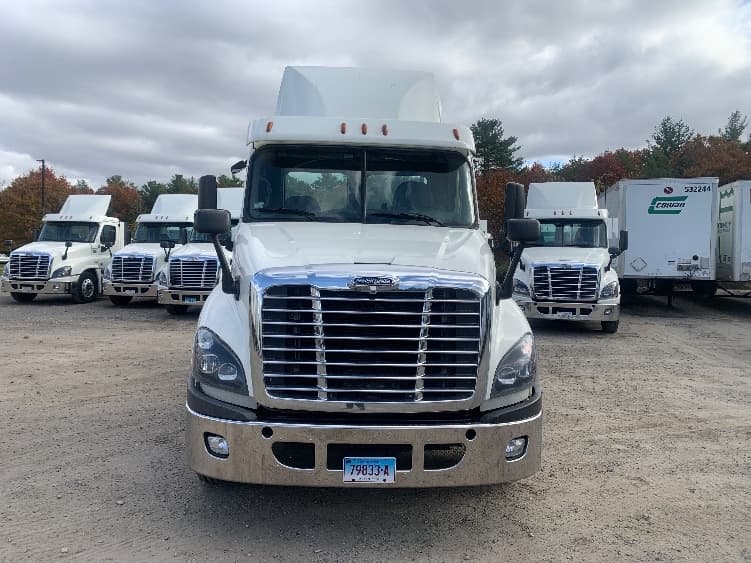2019 Freightliner Cascadia in Franklin, MA — photo 2