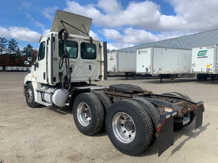2019 Freightliner Cascadia in Franklin, MA — photo 5