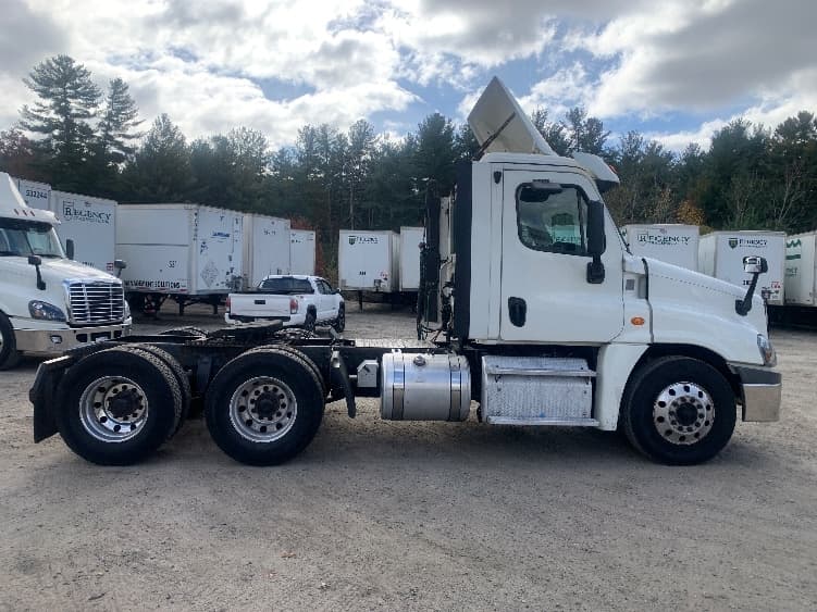 2019 Freightliner Cascadia in Franklin, MA — photo 8