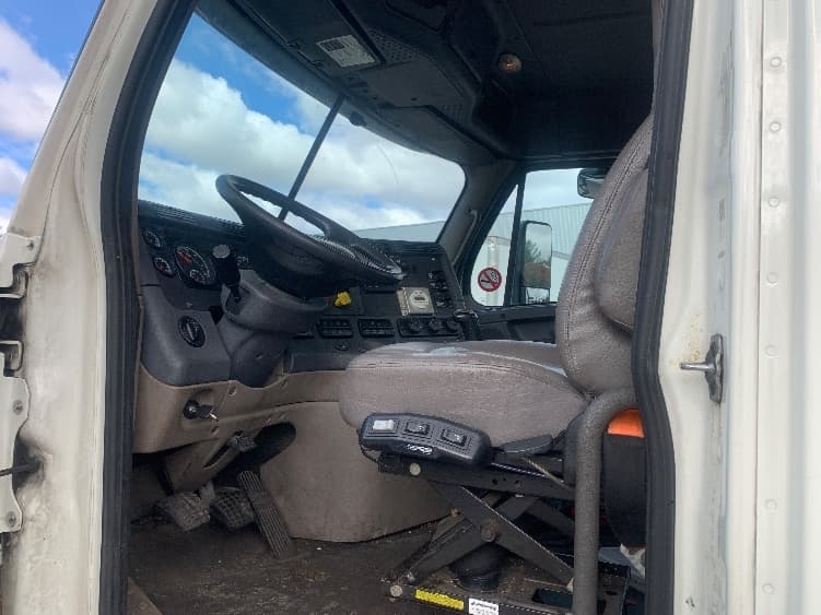 2019 Freightliner Cascadia in Franklin, MA — photo 9