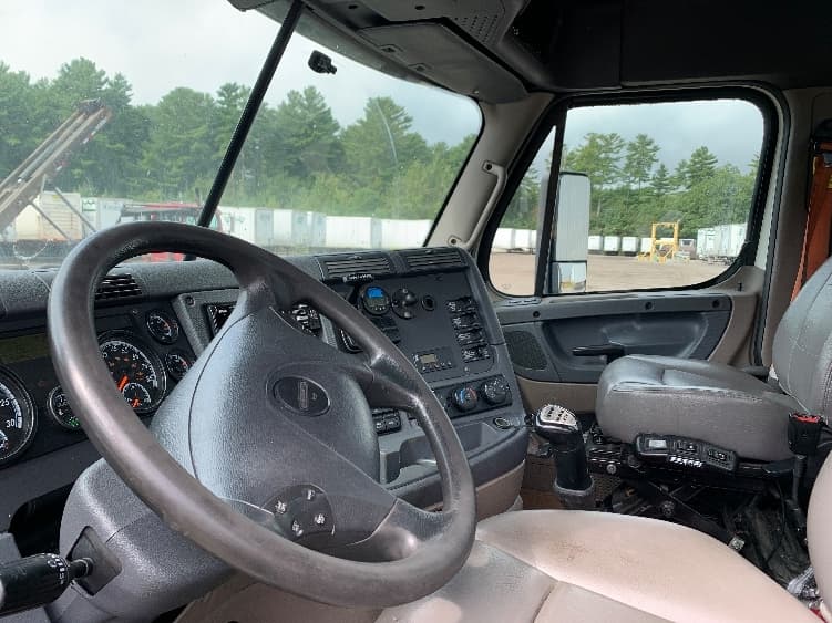 2019 Freightliner Cascadia in Franklin, MA — photo 10
