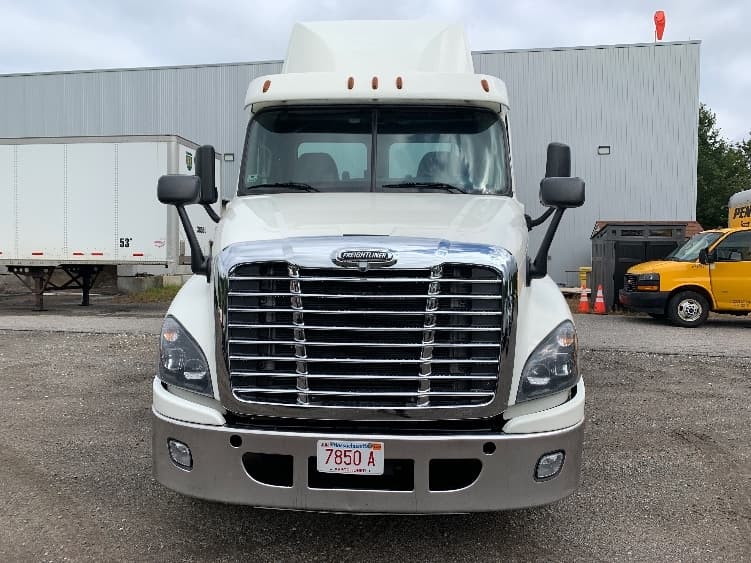 2019 Freightliner Cascadia in Franklin, MA — photo 2