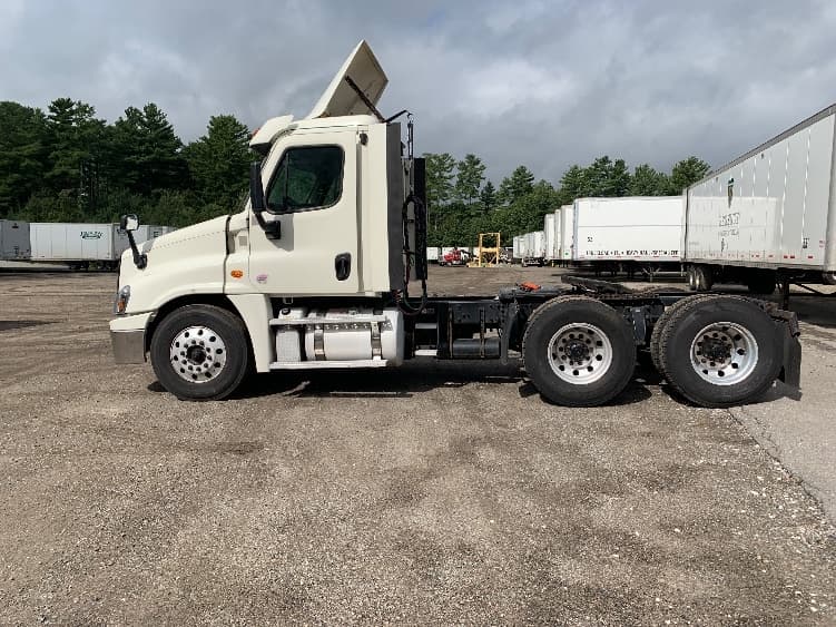 2019 Freightliner Cascadia in Franklin, MA — photo 4